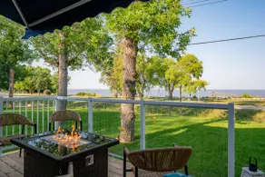 New Waterfront Luxury Cabin on Lake Winnipeg - Image 2