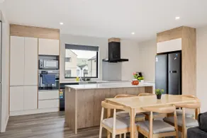 3 Bedroom, 3 Bathroom Townhouse with Garage - in CHCH CBD - Image 3