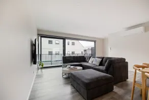3 Bedroom, 3 Bathroom Townhouse with Garage - in CHCH CBD - Image 2