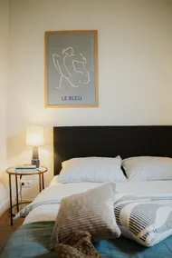 Elegant Heritage Apartment with Garden & Terrace - Image 2