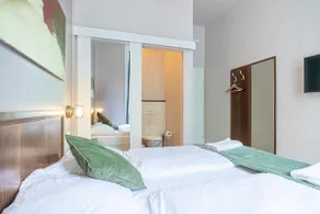 Ensuite Room | Heart of Mariahilferstraße - Image 4
