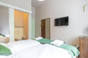 Ensuite Room | Heart of Mariahilferstraße - Image 5