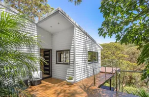 Spacious & modern home in tranquil bush setting - Image 4