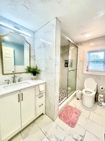 Cozy 3-Beds in 2-Bedrooms Apartment Near Quincy Adams - Image 3