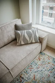 Bright City Apartment with Balcony - Image 4