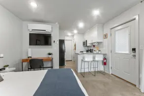 Modern Studio by Light Rail: Kitchen, Parking, AC - Image 4