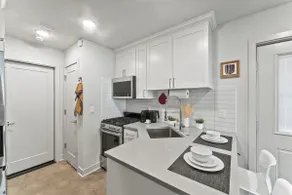 Modern Studio by Light Rail: Kitchen, Parking, AC - Image 5