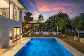 Luxe Miami Lakefront Mansion - 9BR w Pool & Garden - Image 3