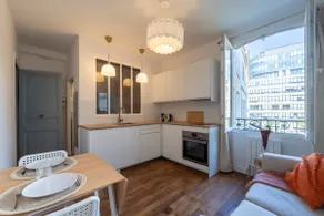 Chic haven in Neuilly, near Paris - Image 5