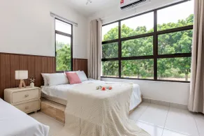 9min to GolfClub/SelgateHosp | 4R Corner 2Sty Hse - Image 2