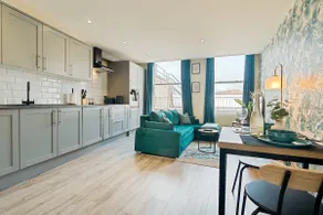 Stylish 1-Bed Central getaway with Cathedral Views - Image 5