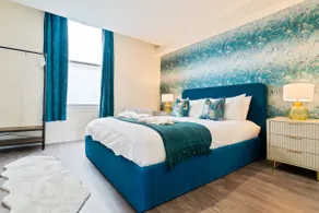 Stylish 1-Bed Central getaway with Cathedral Views - Image 2