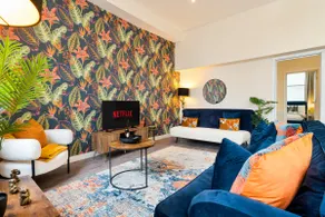 Spacious City Centre 2 Bedroom Penthouse with Cathedral Views - Image 3