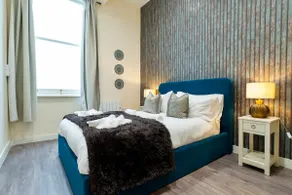 Spacious City Centre 2 Bedroom Penthouse with Cathedral Views - Image 4