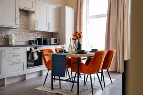 Spacious City Centre 2 Bedroom Penthouse with Cathedral Views - Image 5