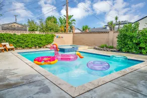 6 bedrooms! Luxury Home w/ Pool & Spa - Image 2