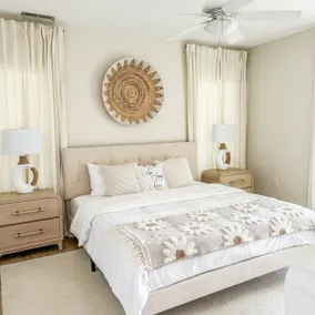 Spacious Private 2BR-2BA , Pool , Garage , Central - Image 3