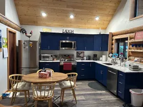Enjoy entire log home this fall at great rates! - Image 3