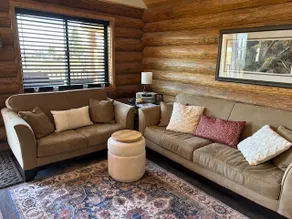Enjoy entire log home this fall at great rates! - Image 4