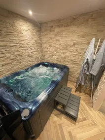 RED SPARROW -T2 avec jacuzzi - Image 2
