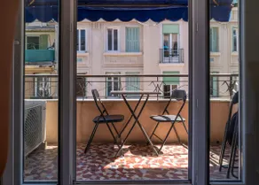 2 rooms - Air conditioning - tram 5 min, center 15 min - Image 4