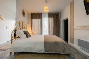 L'Envolée d'âmes – Bohemian Love Room – Parking - Image 5