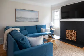 Cozy 4BR Home. Walk to Allianz. Near Both Cities - Image 2
