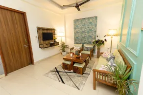 Royale’ Casa–Stylish 3BHK Luxury Stay with Kitchen - Image 2