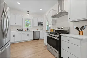 Family Welcome•SuperHost•Walkable to DT Wyandotte - Image 3