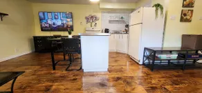 Bright Private Studio: Near Downtown Core - Image 4