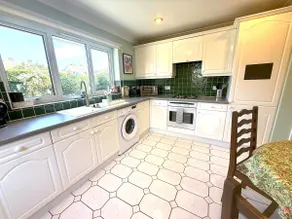 Hamilton House-Superb location! - Image 3
