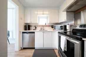 Coal Harbour & Stanley Park Area, Sunroom, Parking - Image 4
