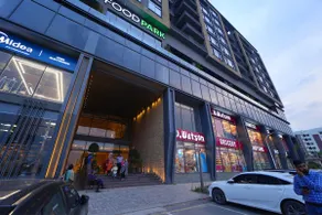 2BR Retreat | Free Parking & Wi-Fi | SkyPark One - Image 4