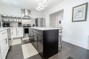 Niagara 3BR: Huge Deck, King Suite, EV & 5-Car - Image 3