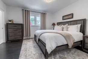 Niagara 3BR: Huge Deck, King Suite, EV & 5-Car - Image 4