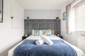 Stylish 2-Bed Home in Cambridge - Image 2