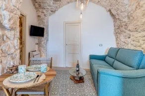 Martucci Suite & Spa - Image 4