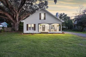 Historic Home Near Hulaween | Sleeps 10 - Image 2