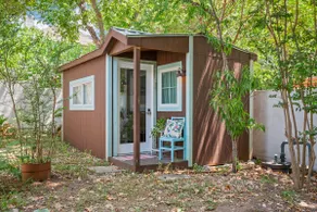 SoCo & S. Lamar Dining Steps Away • Heated Pool - Image 5