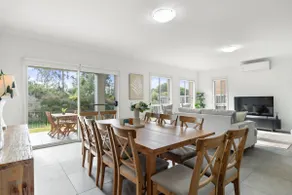 Spacious 5BR With 2 Parking | 4 Min To Woolworths - Image 3