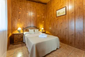 Pet-friendly cabin with pool and private patio - Image 4