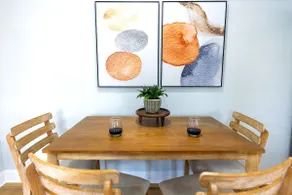Jennifer's Elegant & Cozy Broadway Walkable Stay - Image 5