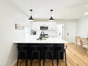 Jennifer's Elegant & Cozy Broadway Walkable Stay - Image 2