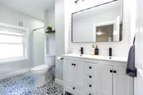 Jennifer's Elegant & Cozy Broadway Walkable Stay - Image 4