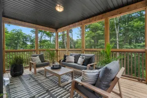 Luxury 4BR Home w/ Games Room, BBQ & Sunroom - Image 5