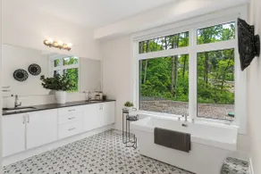 Luxury 4BR Home w/ Games Room, BBQ & Sunroom - Image 3