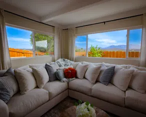 Luxury Retreat w/ Panoramic Views & Private Yard - Image 2