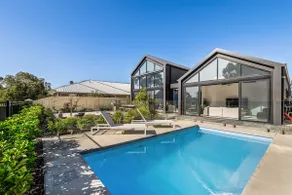 Ember and Aqua - Luxury Barnhouse on the Golf Course - Image 2