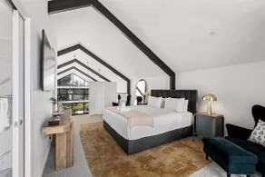 Ember and Aqua - Luxury Barnhouse on the Golf Course - Image 5