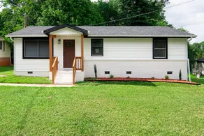 Chic & Cozy Escape | Sleeps 6 Comfortably - Image 2
